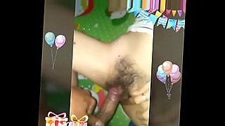mom show her pussy to her young daughter