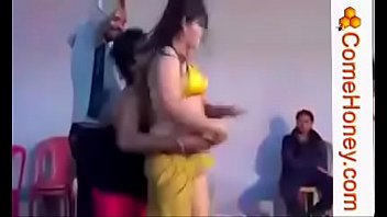 indian antiy big boos kisses video
