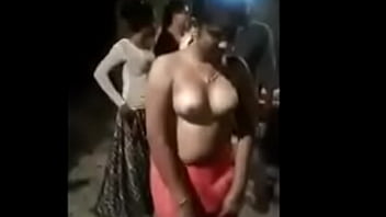 indian women removing saree