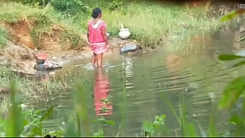 desi mallu girl bathing video saree