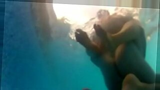 sunny leone her husband on pool