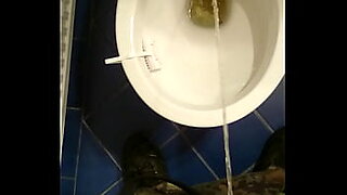 toilet male pissing
