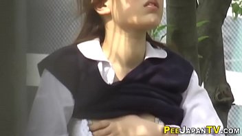 uncensored asian schoolgirl up skirt pissing