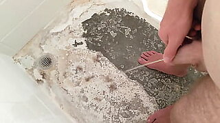 spy shower shaving pussy