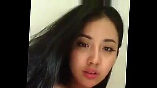 cewek cantik masturbasi di kamar mandi