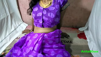 hot indian aunty saree sex in temple