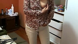 amateur blond mature show her boobs for money