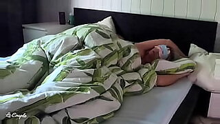 ibu tiri sedang tidur di perkosa jepang