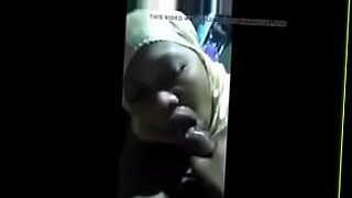 indonesia jilbab ngentot di sofa