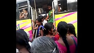 tamil aunty meena in saree showing tits