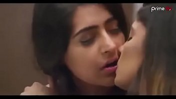 mia khalifa in first time sex video
