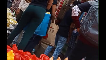 girls ass in leggings at bus station