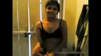 indian girl boob show