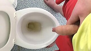 toilet pissing video