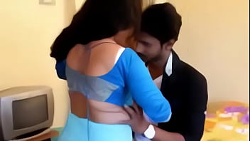 indian antiy big boos kisses video