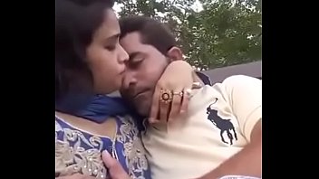 hot pakistan aunty boobs groping in bus