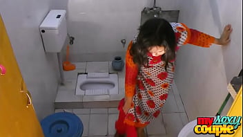 indian bhabi fucked by bath room