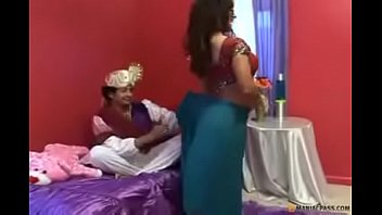 forcely pressing saree aunties boobs