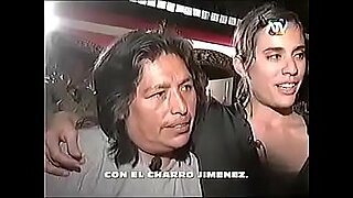 cachando a travesti en el bsaño de la disco