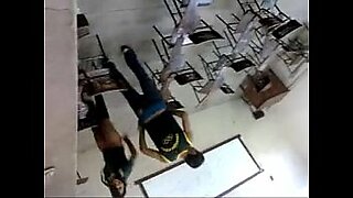 cmera escondida pega esposa se masturbando e gozando na sala