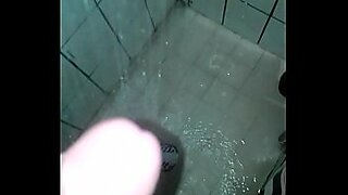 syren de mer in the shower